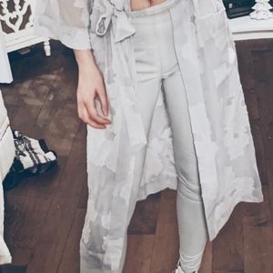 Mid-waisted, pleather pants in a light grey SMALL